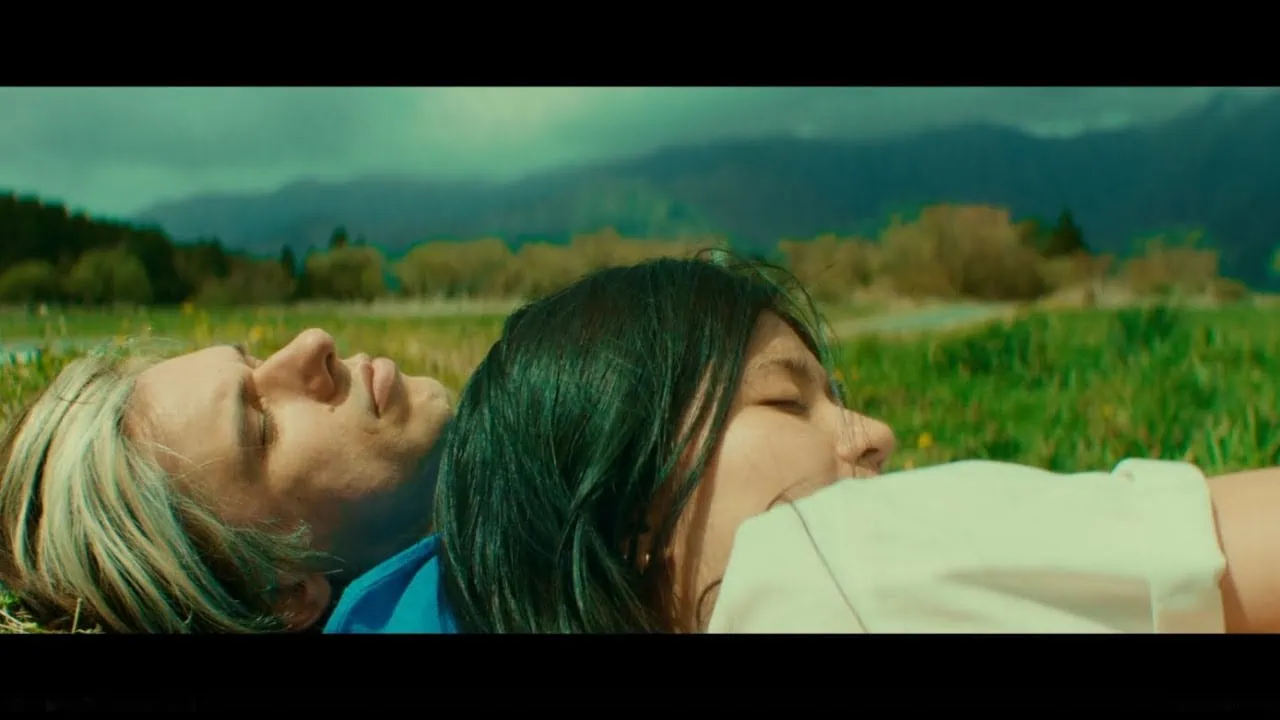 Orelsan dévoile le clip de son titre Ailleurs 3 Orelsan dévoile le clip de son titre Ailleurs