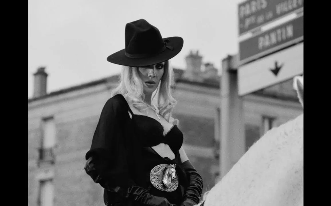 Sam Quealy dévoile le clip de Love Lasso 1 Sam Quealy dévoile le clip de Love Lasso