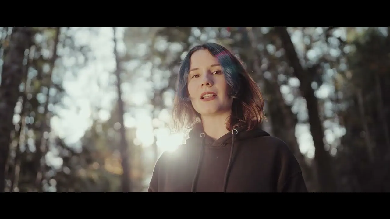 Suzanne Belaubre dévoile le clip de Si je suis un arbre