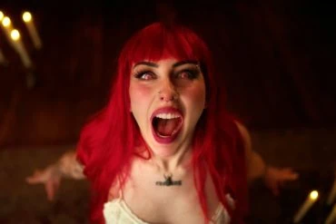 Vana dévoile le clip officiel de Pray