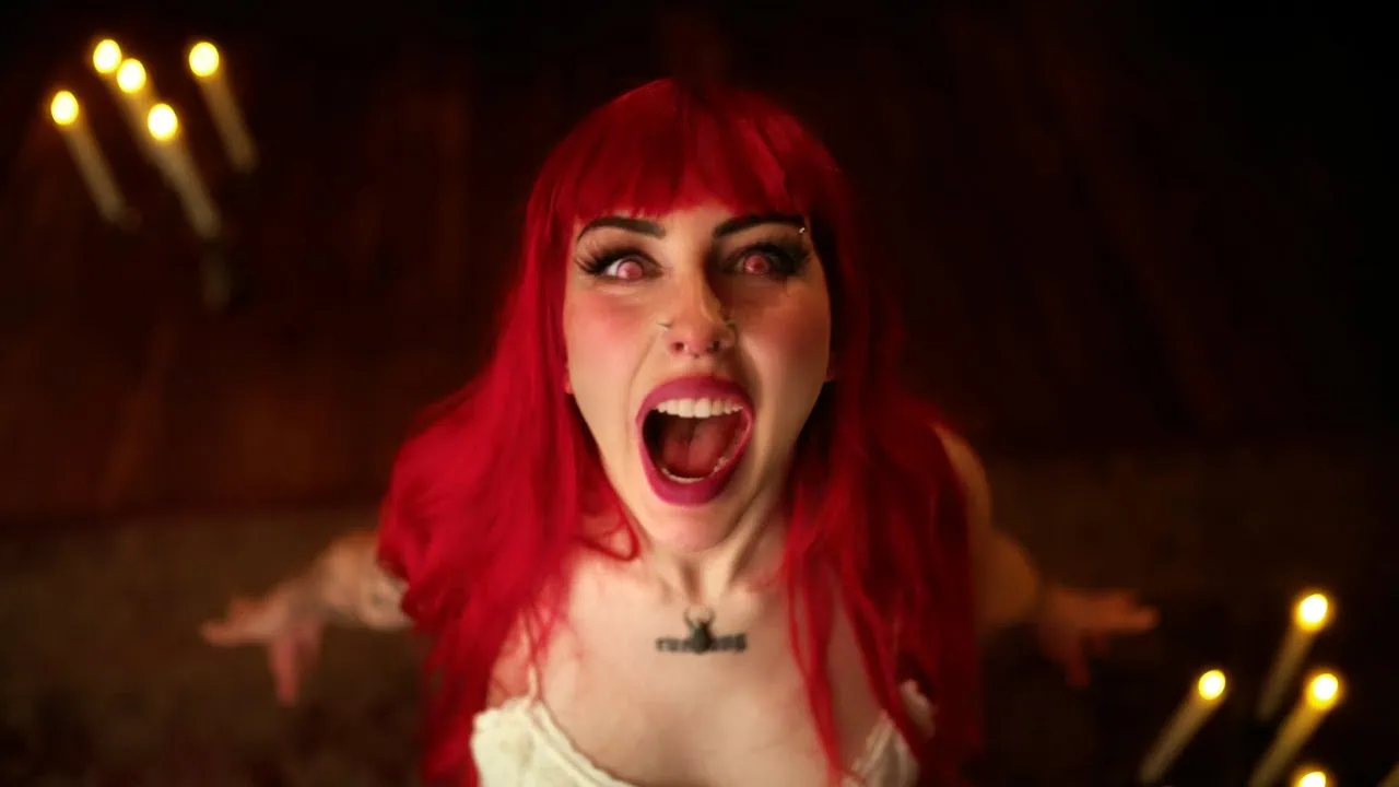 Vana dévoile le clip officiel de Pray