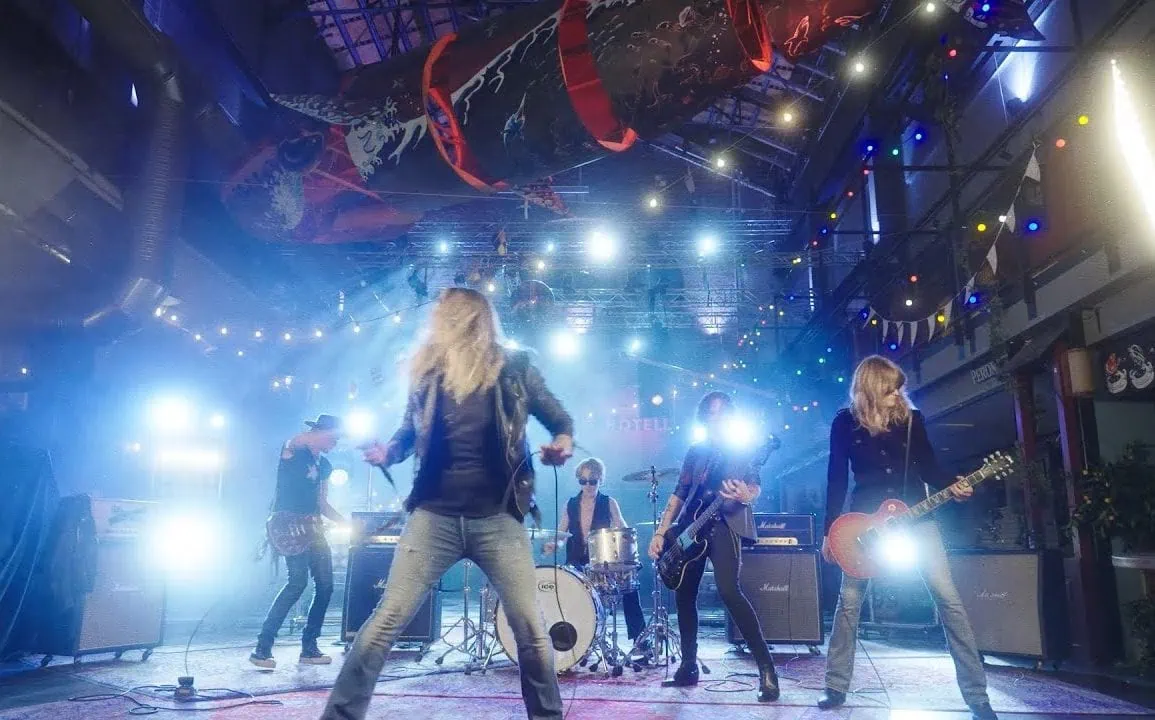 Velveteen Queen : Le clip de Too Far Gone