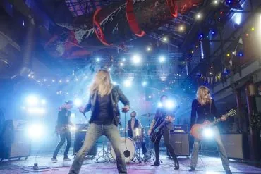 Velveteen Queen : Le clip de Too Far Gone 13 Velveteen Queen : Le clip de Too Far Gone