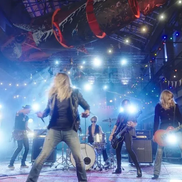 Velveteen Queen : Le clip de Too Far Gone