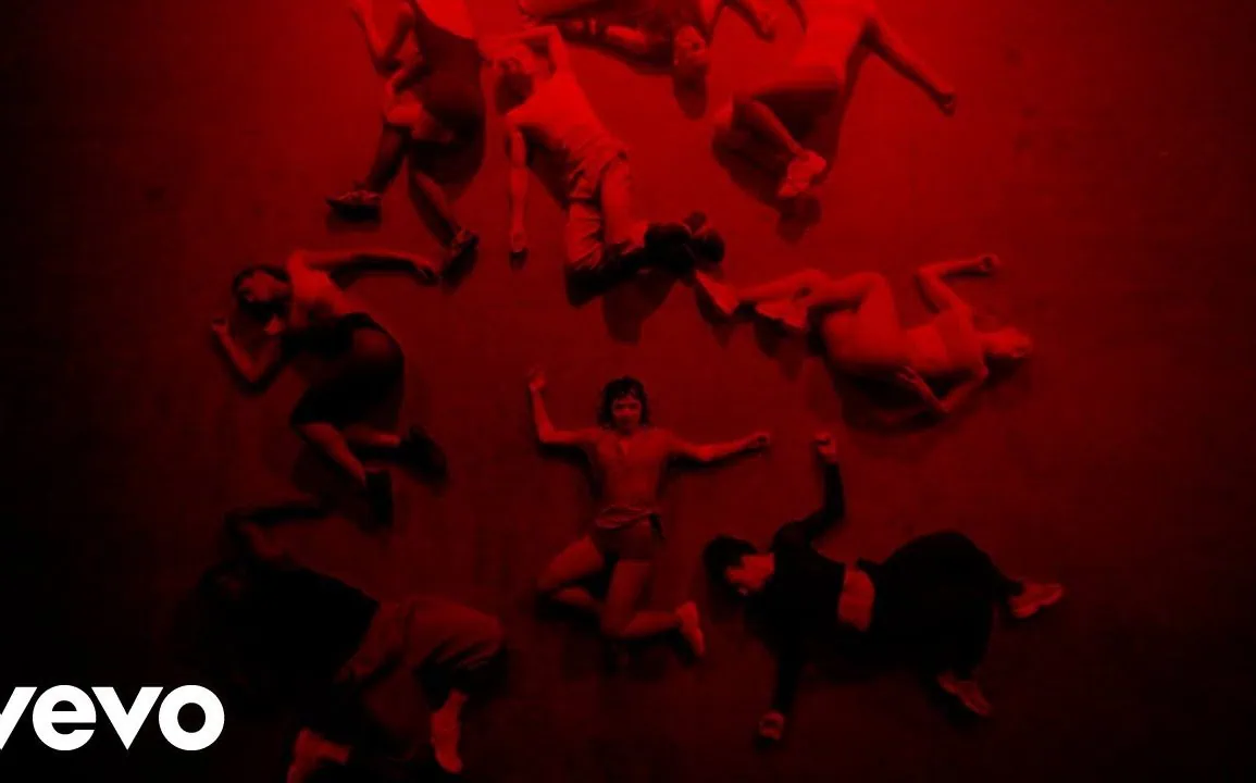 Zélie dévoile le clip de son single Il l'a dit