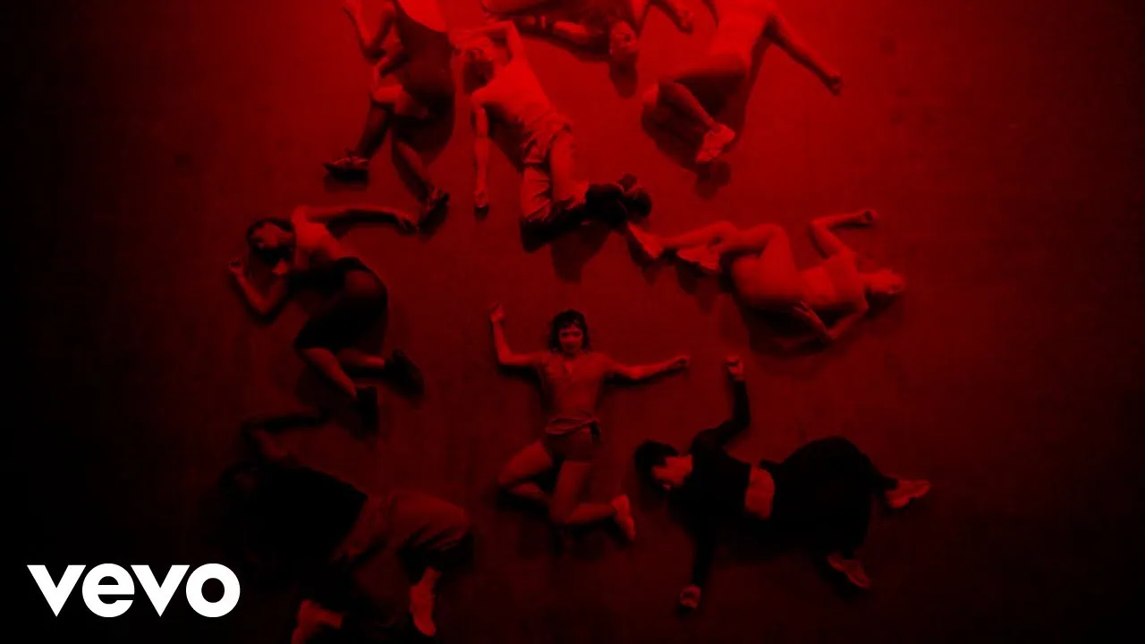 Zélie dévoile le clip de son single Il l'a dit