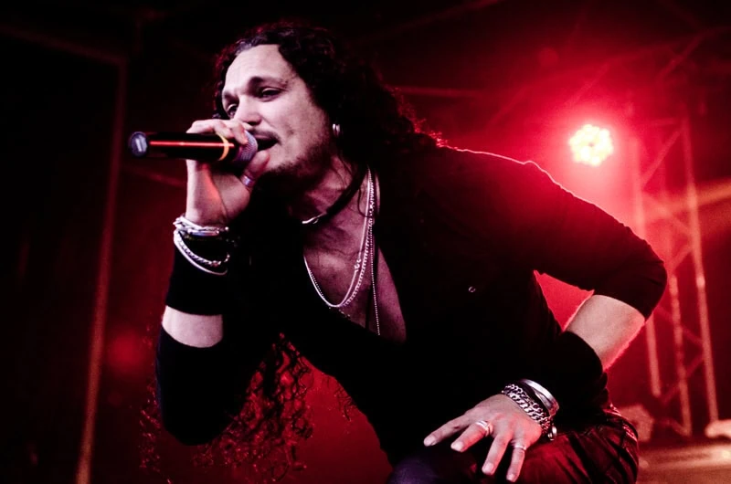 ZP Theart lance sa carrière solo avec le single Dark To Light 4 ZP Theart lance sa carrière solo avec le single Dark To Light