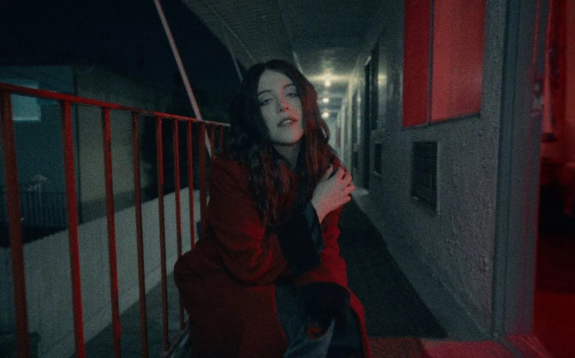 Ally Nicholas dévoile Red, single de son EP Nevermind the Hurry 1 Ally Nicholas dévoile Red, single de son EP Nevermind the Hurry