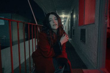 Ally Nicholas dévoile Red, single de son EP Nevermind the Hurry