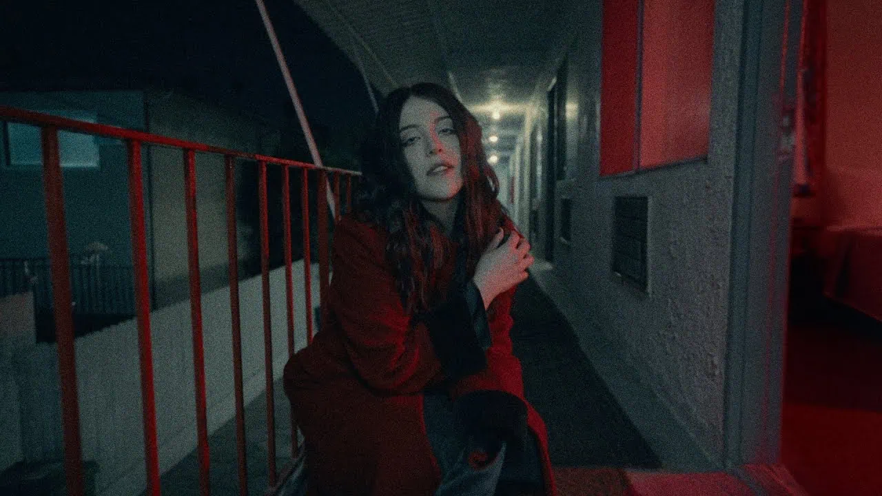 Ally Nicholas dévoile Red, single de son EP Nevermind the Hurry 4 Ally Nicholas dévoile Red, single de son EP Nevermind the Hurry