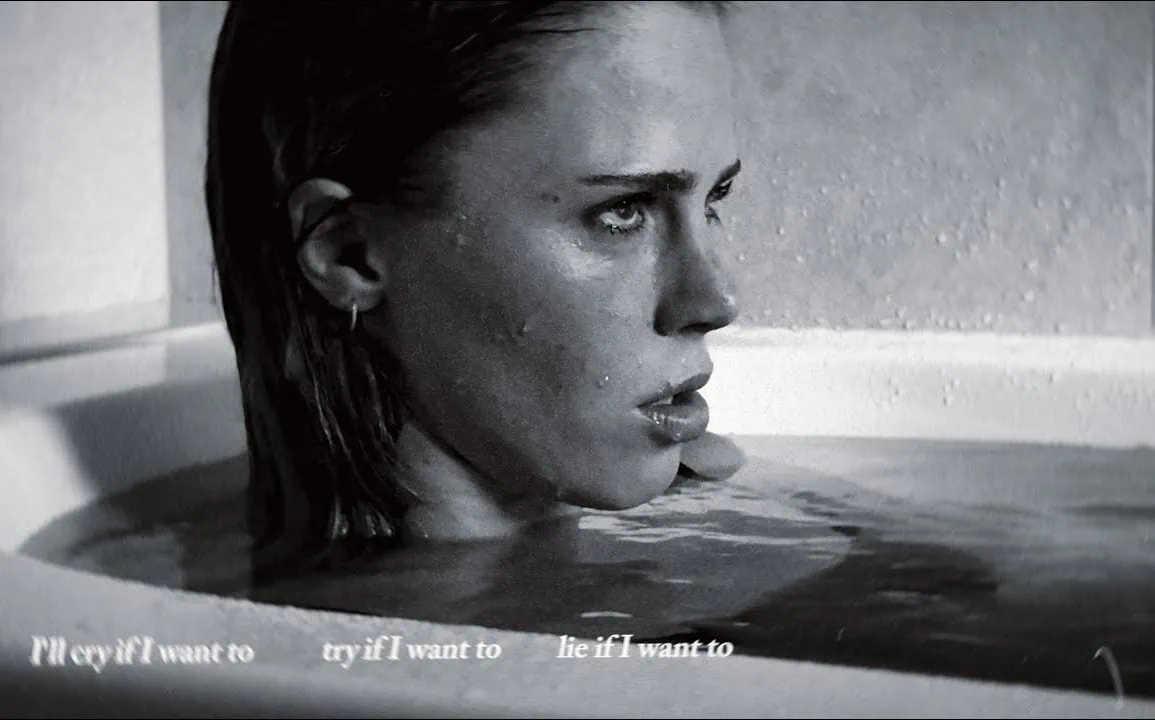 Cassie Henderson dévoile « Pity Party », single mélancolique de l'EP Footnotes 1 Cassie Henderson dévoile « Pity Party », single mélancolique de l'EP Footnotes