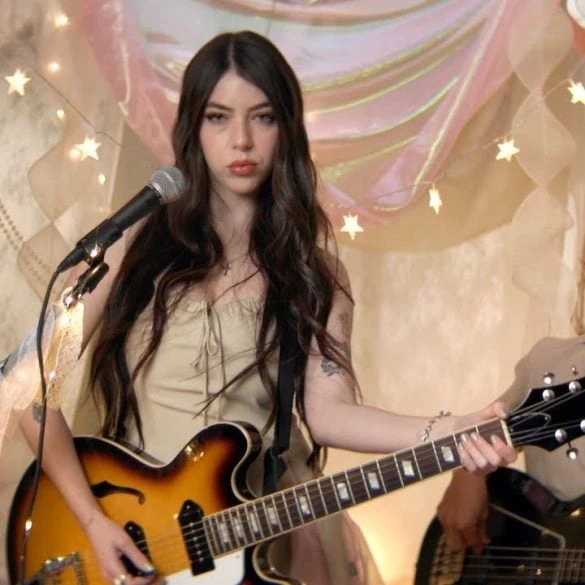 Devon Thompson dévoile Hunger 2 Devon Thompson dévoile Hunger