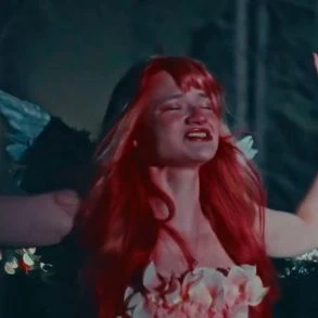 Ella Red Religion clip vidéo officiel