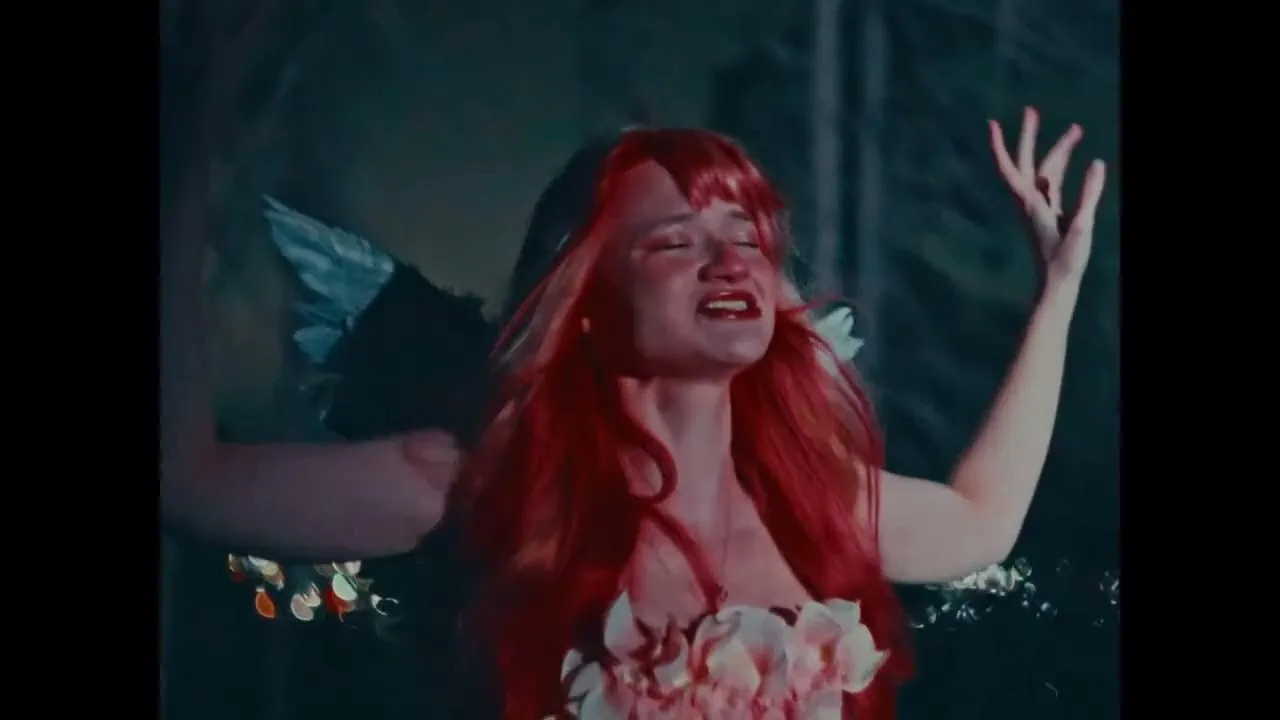 Ella Red Religion clip vidéo officiel