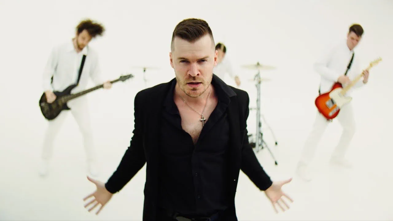 Peyton Parrish dévoile Gates of Glory, hymne viking puissant 4 Peyton Parrish dévoile Gates of Glory, hymne viking puissant