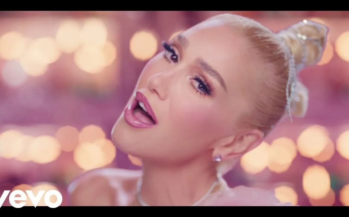 Gwen Stefani dévoile le clip de Shake The Snow Globe