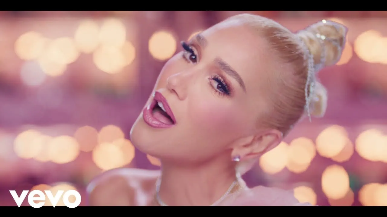 Gwen Stefani dévoile le clip de Shake The Snow Globe