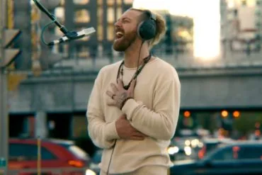 Jonathan Roy signe Days That We Have Left 15 Jonathan Roy signe Days That We Have Left