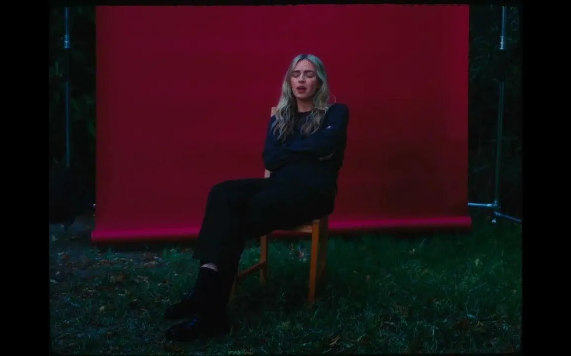 Katelyn Tarver - The Price : clip musical officiel 1 Katelyn Tarver - The Price : clip musical officiel