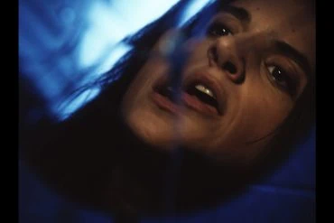 Laura Cox : Le clip The Broken 14 Laura Cox : Le clip The Broken