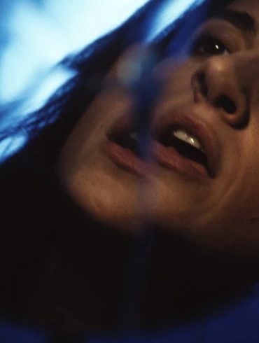 Laura Cox : Le clip The Broken 20 Laura Cox : Le clip The Broken