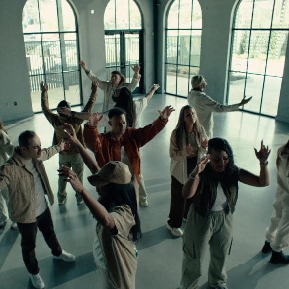 Tauren Wells dévoile The Room Is Yours, extrait de Let The Church Sing