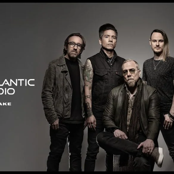 Transatlantic Radio dévoile Wide Awake, extrait de Midnight Transmission