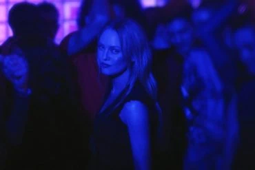 Vanessa Paradis dévoile le clip officiel Les épines du coeur, extrait de Le retour des beaux jours 19 Vanessa Paradis dévoile le clip officiel Les épines du coeur, extrait de Le retour des beaux jours