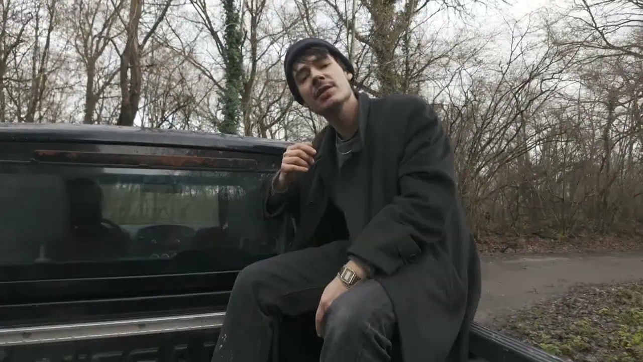 a.gris annonce l'EP Gris avec le nouveau single bar 4 a.gris annonce l'EP Gris avec le nouveau single bar