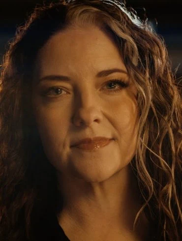 Ashley McBryde dévoile le clip de What If We Don't 20 Ashley McBryde dévoile le clip de What If We Don't