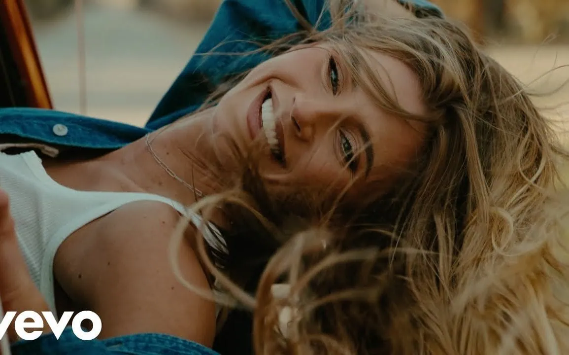 Bellah Mae dévoile le clip de Fast Lane 1 Bellah Mae dévoile le clip de Fast Lane