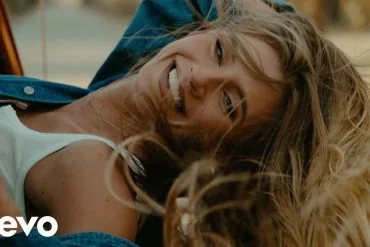 Bellah Mae dévoile le clip de Fast Lane 17 Bellah Mae dévoile le clip de Fast Lane