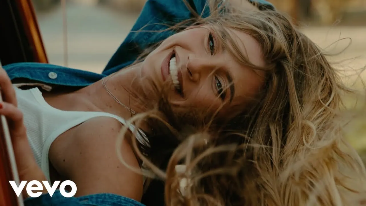 Bellah Mae dévoile le clip de Fast Lane 4 Bellah Mae dévoile le clip de Fast Lane