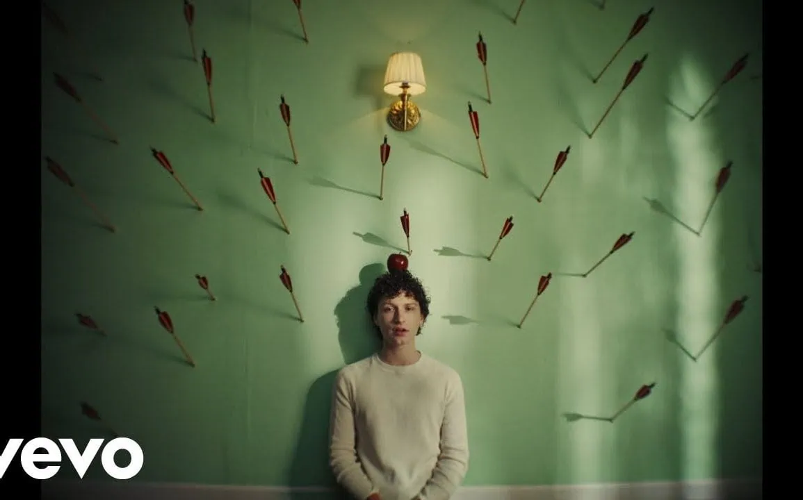 In Color illumine la nuit avec Headlights, single choc de 2026 1 In Color illumine la nuit avec Headlights, single choc de 2026