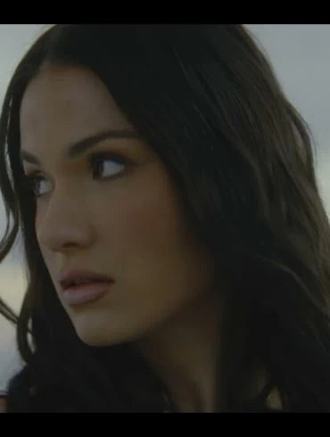 Jessica Baio dévoile SACRED une confession à fleur de peau 11 Jessica Baio dévoile SACRED une confession à fleur de peau