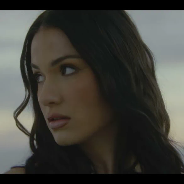 Jessica Baio dévoile SACRED une confession à fleur de peau 2 Jessica Baio dévoile SACRED une confession à fleur de peau