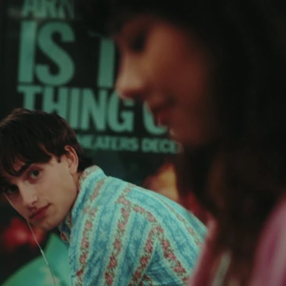 Johnny Orlando - Emilia un clip intimiste et sensuel 2 Johnny Orlando - Emilia un clip intimiste et sensuel