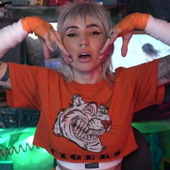 Lights sort Come Get Your Girl ce 14 janvier, extrait d'A6EXTENDED 2 Lights sort Come Get Your Girl ce 14 janvier, extrait d'A6EXTENDED