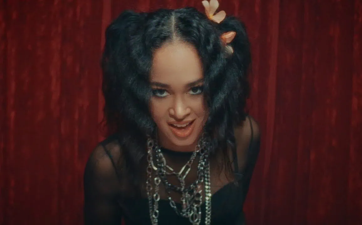 Melissa Bonny enflamme avec Devil On My Tongue 1 Melissa Bonny enflamme avec Devil On My Tongue