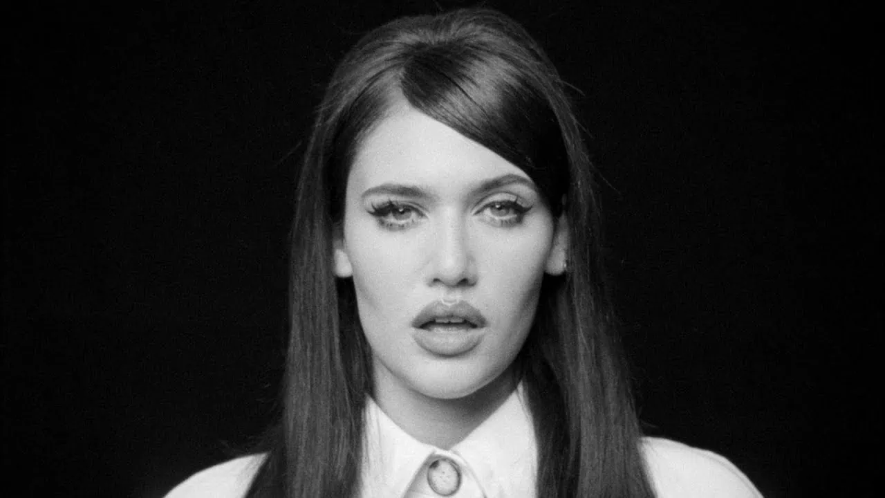 Sienna Spiro dévoile le clip de Die On This Hill 4 Sienna Spiro dévoile le clip de Die On This Hill