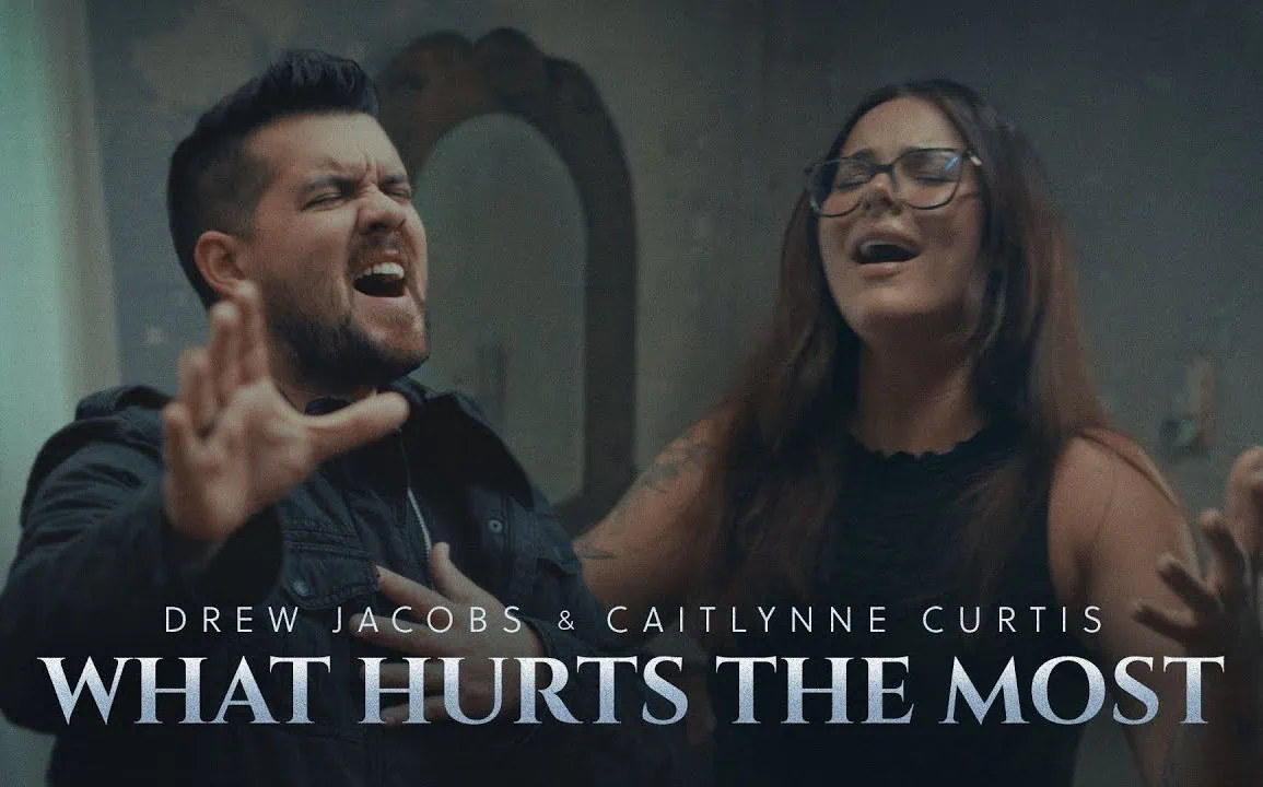 Drew Jacobs dévoile le clip de What Hurts The Most avec Caitlynne Curtis 1 Drew Jacobs dévoile le clip de What Hurts The Most avec Caitlynne Curtis