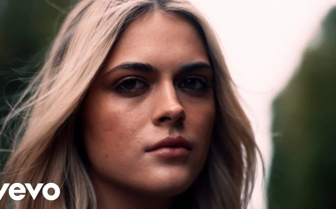 Alana Springsteen dévoile le clip de note to self, tourné à Virginia Beach 1 Alana Springsteen dévoile le clip de note to self, tourné à Virginia Beach