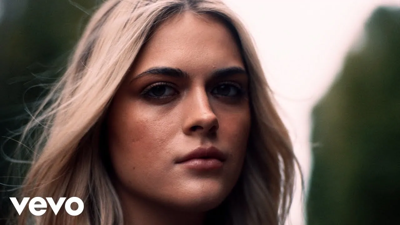 Alana Springsteen dévoile le clip de note to self, tourné à Virginia Beach 4 Alana Springsteen dévoile le clip de note to self, tourné à Virginia Beach