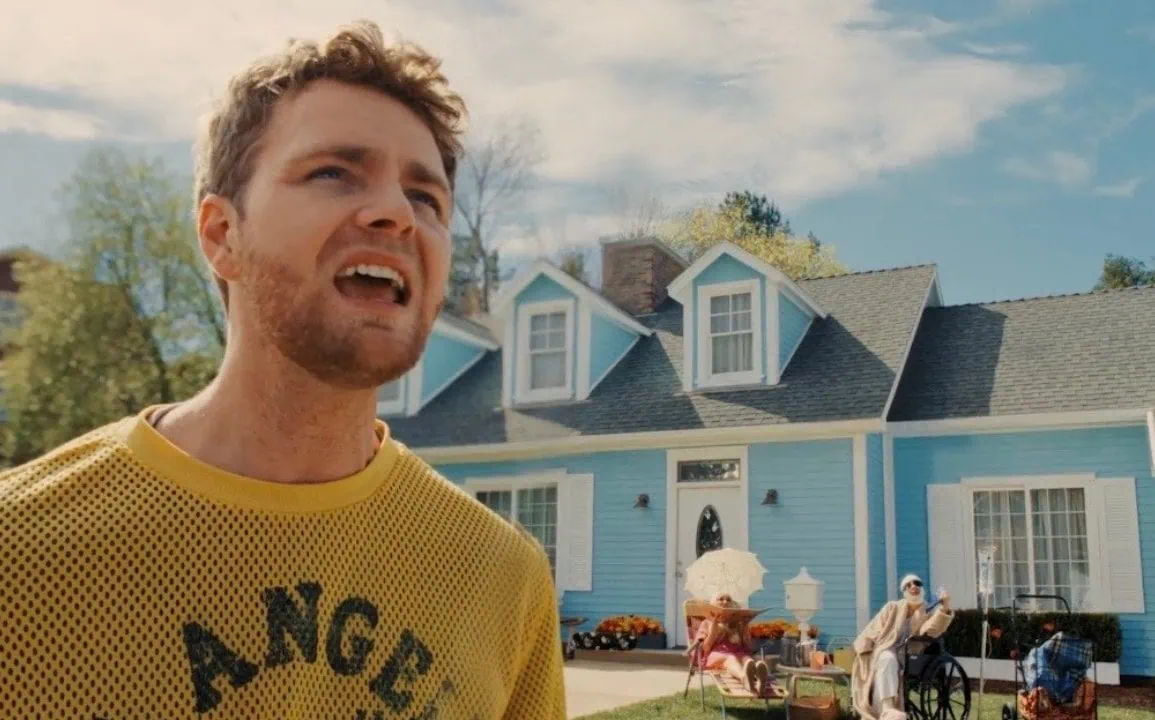 Alex Warren dévoile Fever Dream, son nouveau single 1 Alex Warren dévoile Fever Dream, son nouveau single