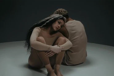 Britton dévoile The Cycle, extrait de Loving You Almost Killed Me 4 Britton dévoile The Cycle, extrait de Loving You Almost Killed Me