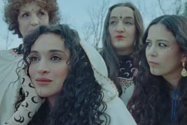 Camélia Jordana dévoile le clip de Que Ma Peau 12 Camélia Jordana dévoile le clip de Que Ma Peau