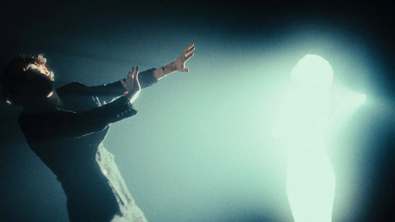 Chris Grey dévoile le clip de Another Life 4 Chris Grey dévoile le clip de Another Life