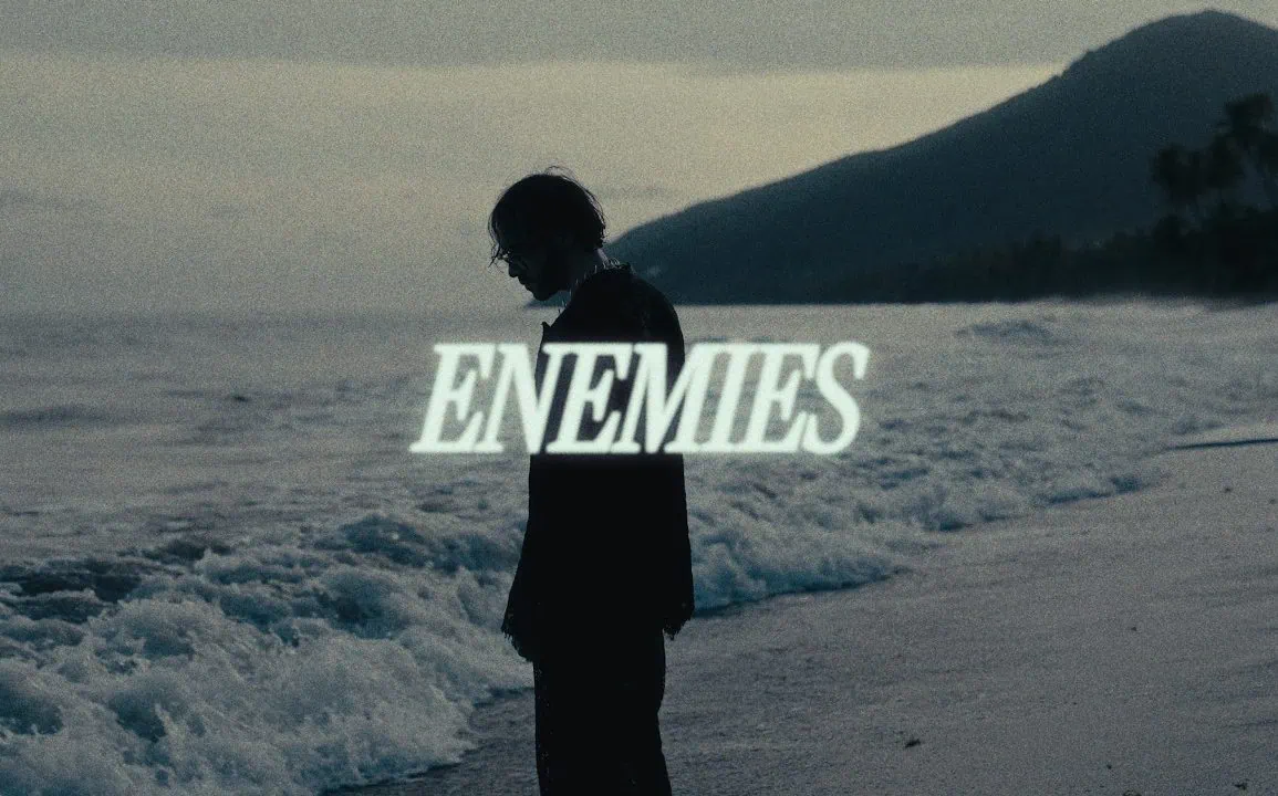 Chris Grey dévoile Enemies, lyric video envoûtante 1 Chris Grey dévoile Enemies, lyric video envoûtante