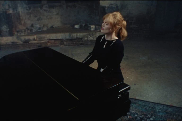 Freya Ridings dévoile Wild Horse, hymne libérateur 6 Freya Ridings dévoile Wild Horse, hymne libérateur