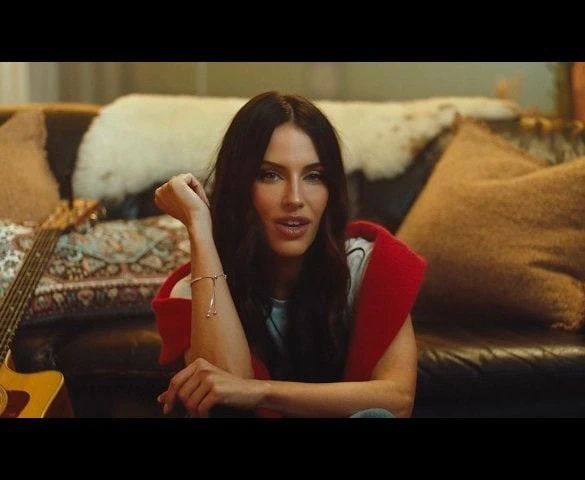 Jessica Lowndes dévoile Praying For Me, son nouveau clip 2 Jessica Lowndes Praying For Me
